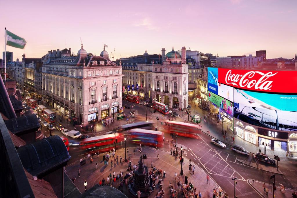 Zedwell Capsule | Piccadilly Circus