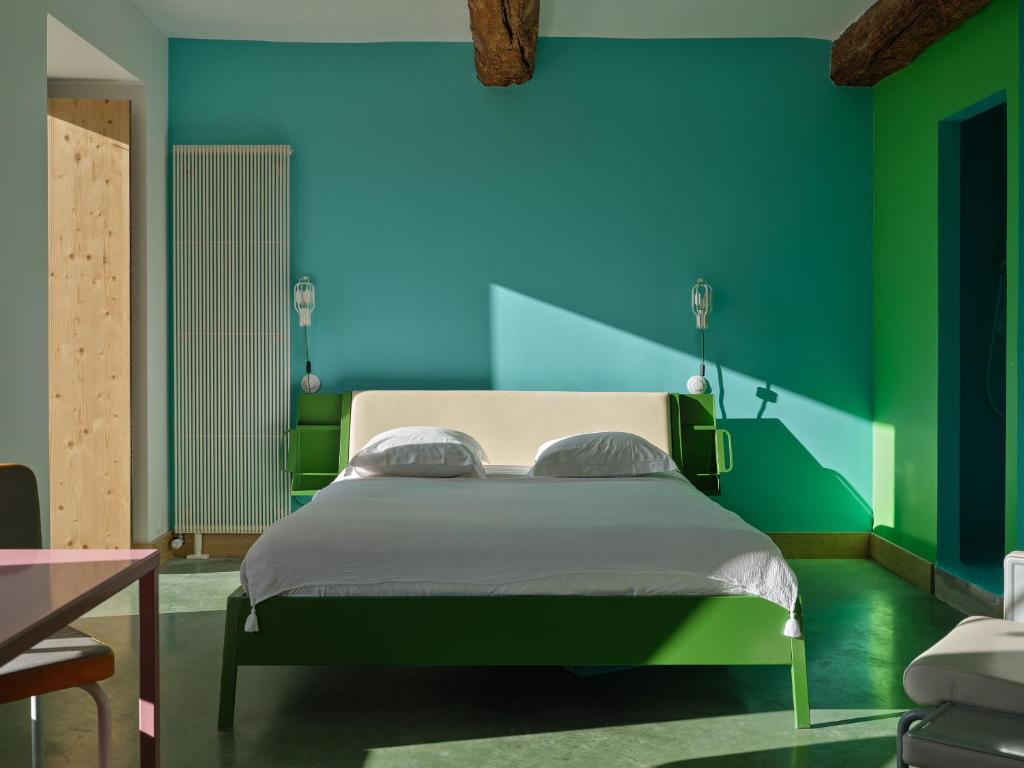 Authorship > Amenities: Why Travelers Want a Point of View, Not a Feature&nbsp;List